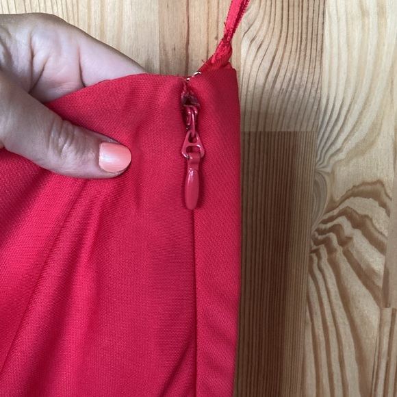 BCBG MaxAzria one-shoulder red evening gown (XS) - Picture 6 of 7